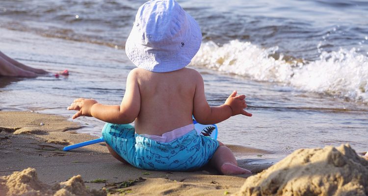 L'été arrive : comment protéger votre enfant du soleil ?