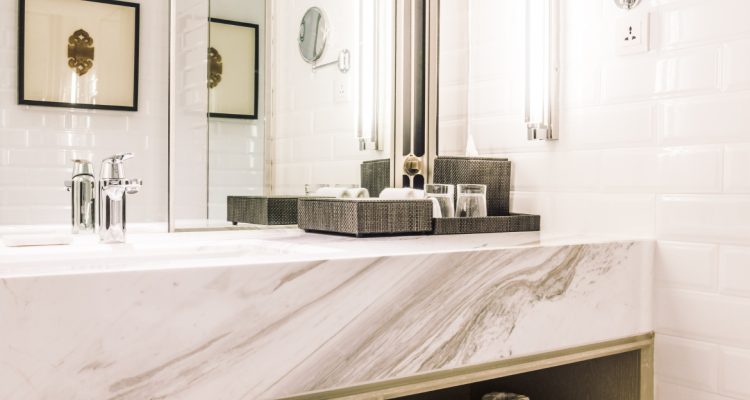 Quel type de carrelage est idéal pour une salle de bain ?