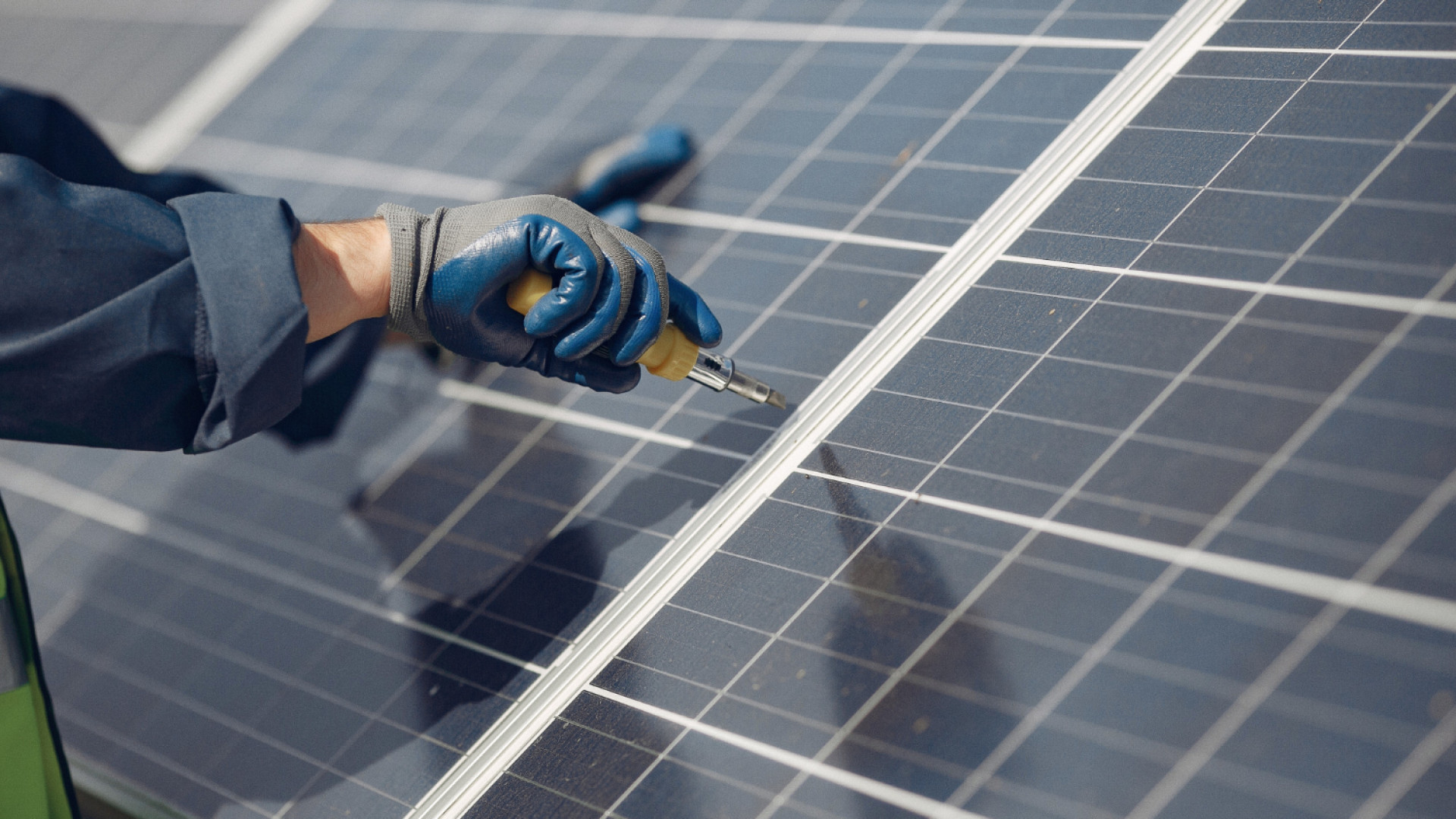 L’énergie solaire à domicile : le guide pour installer des panneaux solaires en toute simplicité