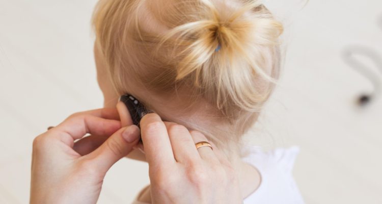 Appareils auditifs pour enfants : trouver l’équilibre entre confort, performance et sécurité