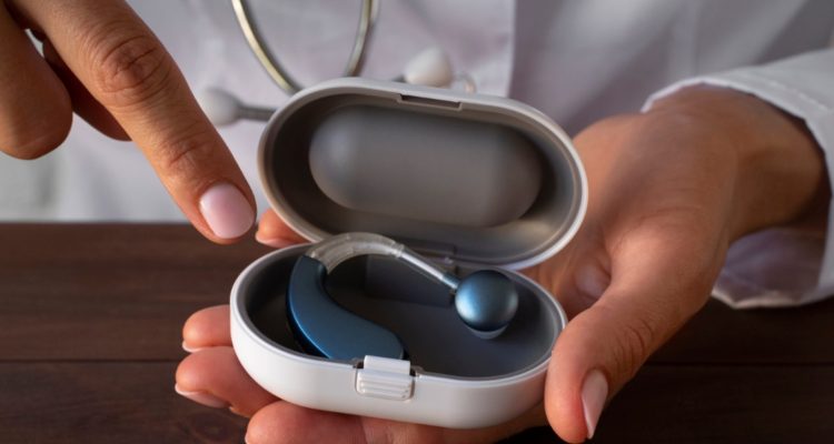 Protéger ses appareils auditifs grâce à une assurance spécialisée