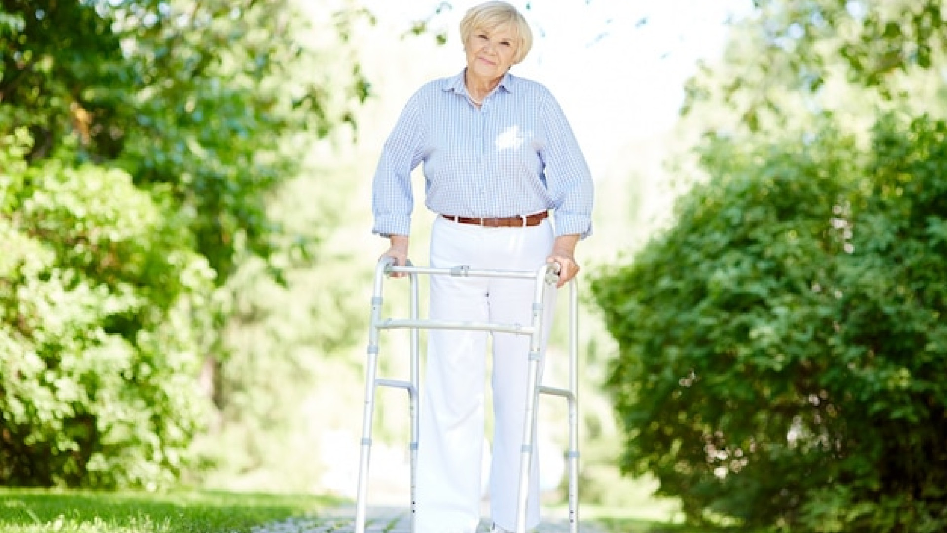 Comment un déambulateur 4 roues pliable facilite vos déplacements au quotidien ?