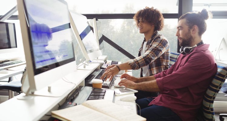 Agence de développement web : pourquoi choisir une solution sur mesure ?