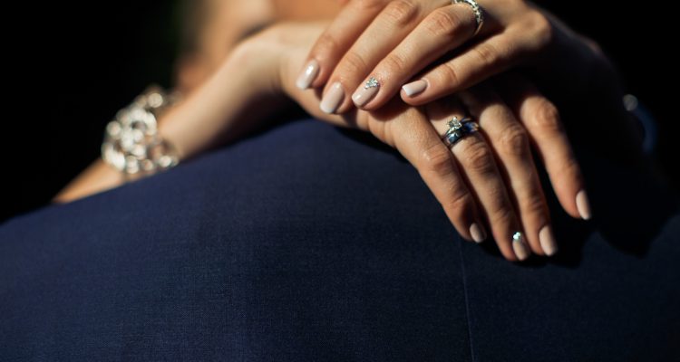 Bague tendance : pourquoi la bague Dior revient en force dans la joaillerie actuelle ?