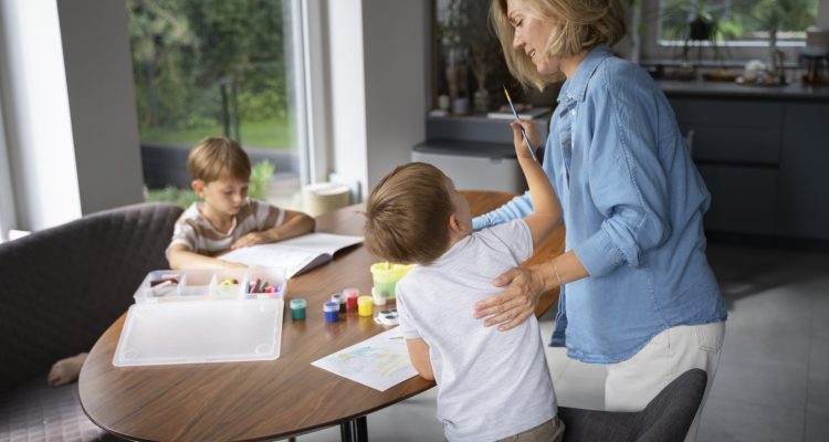 Garde d’enfant à domicile : comment choisir la bonne solution ?